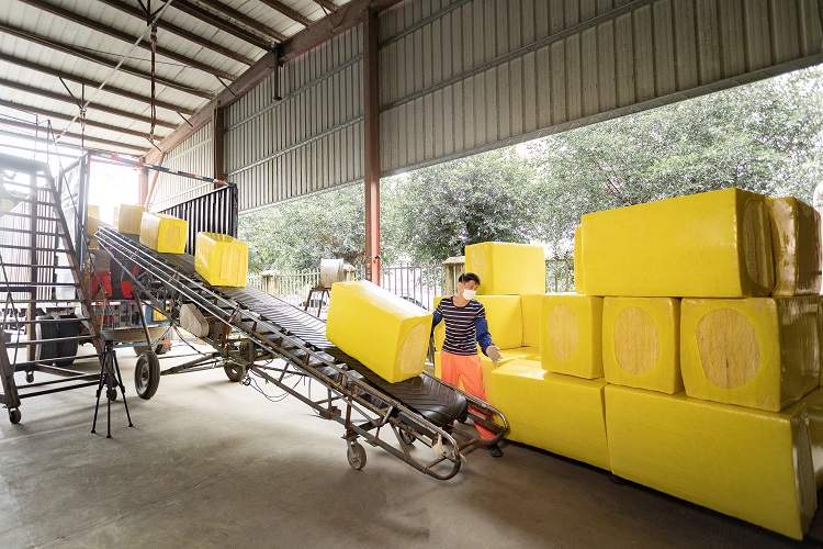 哪里有做离心玻璃棉的厂家 哪里有做离心玻璃棉的厂家